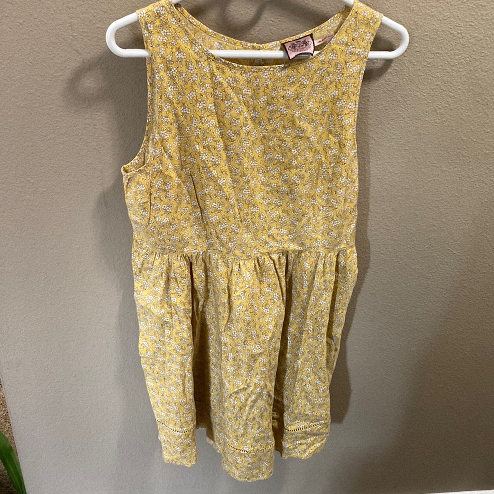 Yellow and white floral Juicy Couture dress with key hole cut out on back